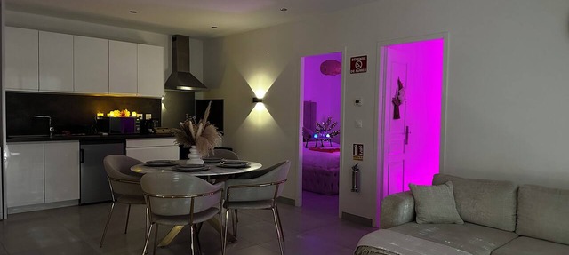 Romantic getaway with a private hot tub, 15 minutes from Giverny in Freneuse