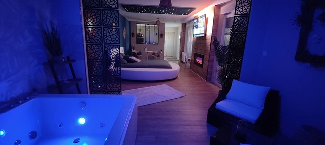 Romantic gite with SPA and starry sky La Maison du Bonheur in Saint-Germer-de-Fly