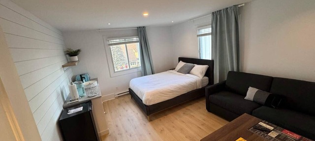 Room with private bathroom in Bromont