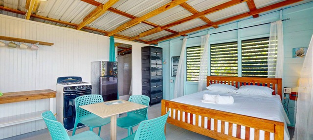 Rustic beachfront cabin with private deck, ocean views & family-friendly vibe in Placencia