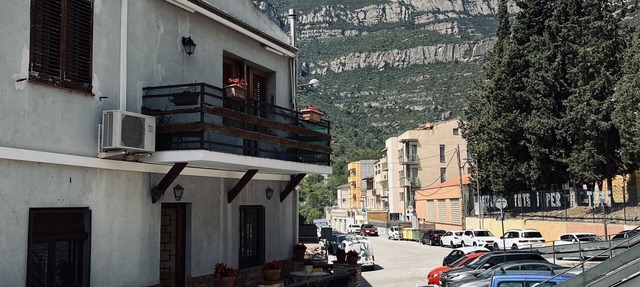 Rustic, spacious apartment next to the Montserrat mountain in Monistrol de Montserrat