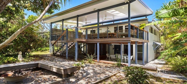 Salty Seaside - by Lifestyle. Brunswick Heads in NEW BRIGHTON