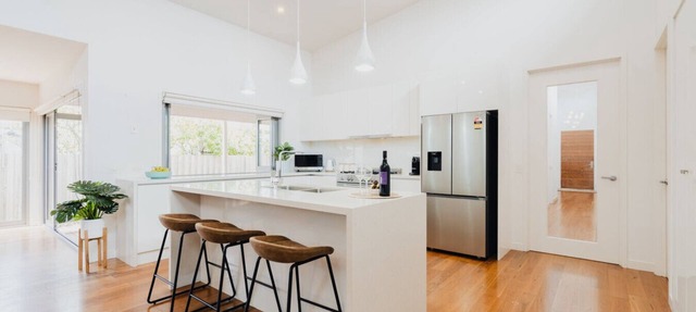 Seabreeze Pacific Drive - Torquay - Sleeps 11! in Torquay
