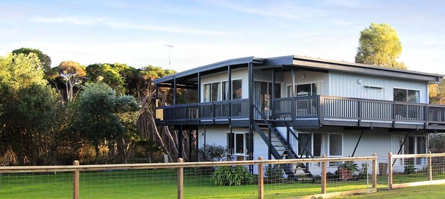 Seanic at Smiths close to YCW beach. in Smiths Beach