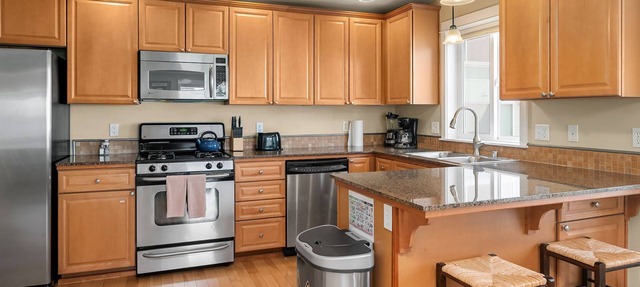 Seattle Vacation Home: Life's A Game - 3 bedrooms each w/dedicated bath in Seattle