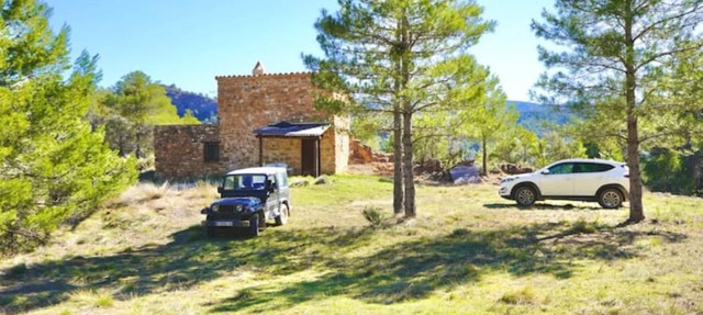 Secluded and authentic - pure nature in the former sheep hut in Fuentespalda