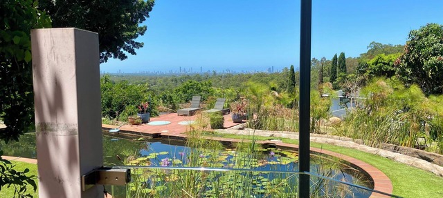 Self-Contained 1-Bedroom Retreat: Coastal Views, Aquaponics and Wildlife. in Tallai