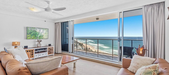 Sensational Beach & Ocean views. Beachfront Location in Surfers Paradise