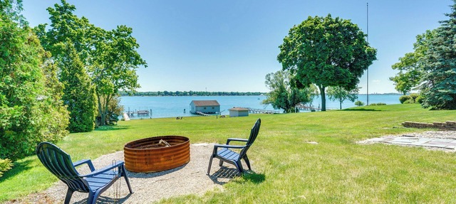 Serene Riverfront St. Clair Studio: Walk to Dtwn! in Saint Clair