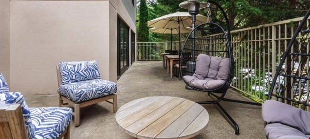 Set within green surroundings, stay with us ! in Bothell