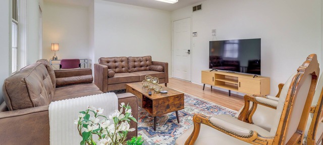 Sight See & Explore! Apt 7 Mi to Dtwn Toledo in Toledo