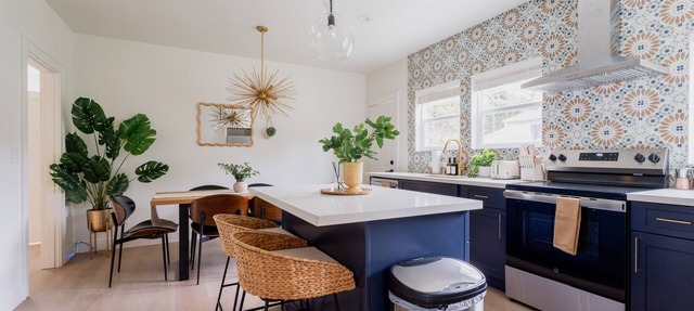 Sleeps 12 · 3-Kitchen · Walk to Link Light Rail in Seattle