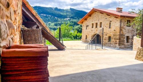 Solatsu Baserria - Apartamentos Rurales in Elorrio