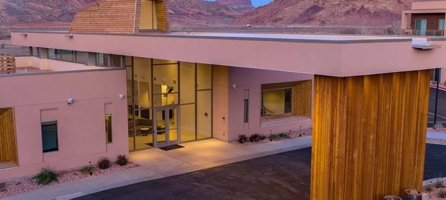 Spacious 2-bedroom condo in Magical Moab with AC, fitness room in Moab