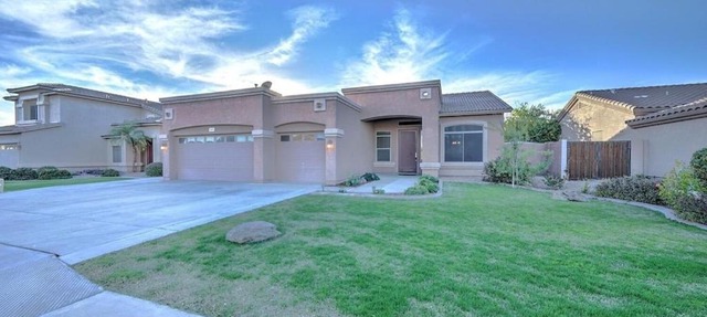 Spacious 4 bed 2 bath with Game Room and Hot Tub. in Gilbert