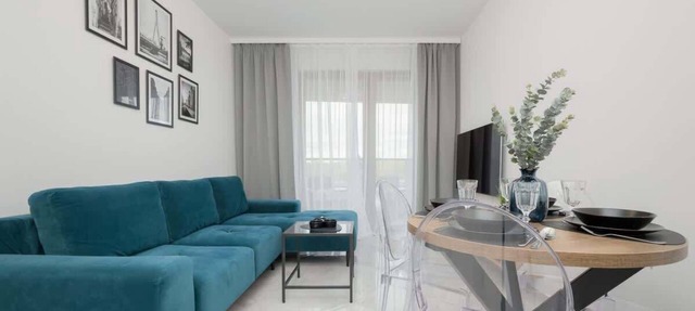 Spacious Apartment | Parking and Workspace in Warszawa