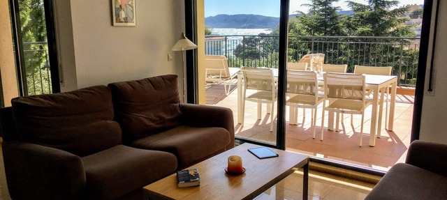 Spacious, bright, terrace and sea view garden, near beaches and harbor, air conditioning/wf in Llançà
