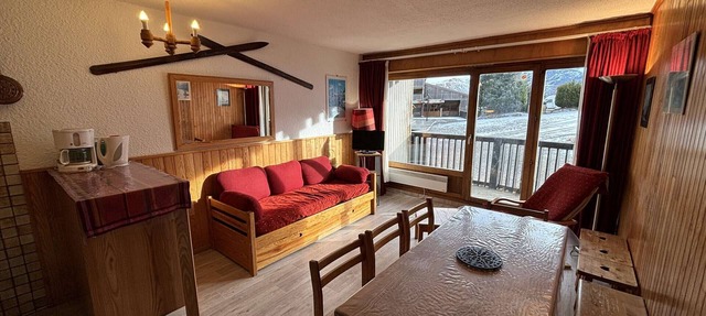 Spacious duplex 8 people with parking at the foot of the slopes in Auris en Oisans in Auris
