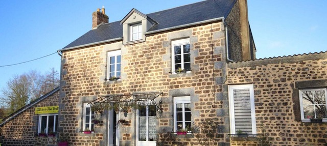 Spacious family house with garden and pets allowed near the greenway in Dompierre