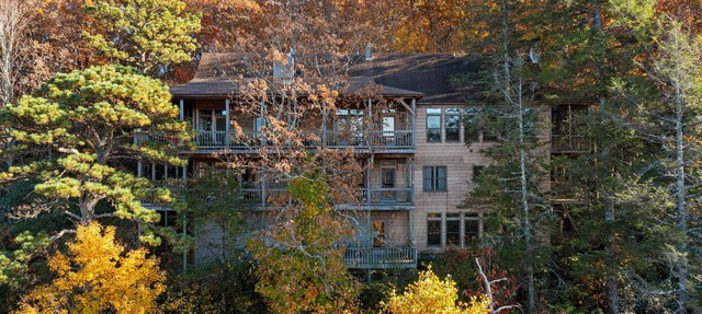 Spacious Mountain Side Home with Spectacular Views in Cleveland