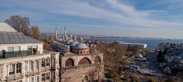 Spacious Terrace Apartment with 360 Bosphorus Views & Elevator in İstanbul