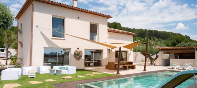 Spacious villa, sleeps 12, 200m2, with pool. in Solliès-Pont