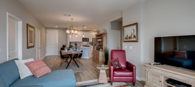 Special Cays! Golf steps Away! Resort Vibes in Chandler