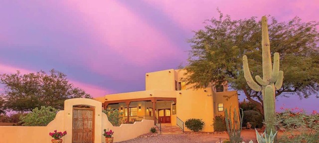Spectacular Views, Heated Pool, & Outdoor BBQ in Tucson