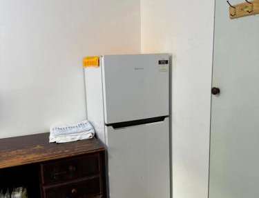 Springvale couple room with shared bathroom in Springvale South