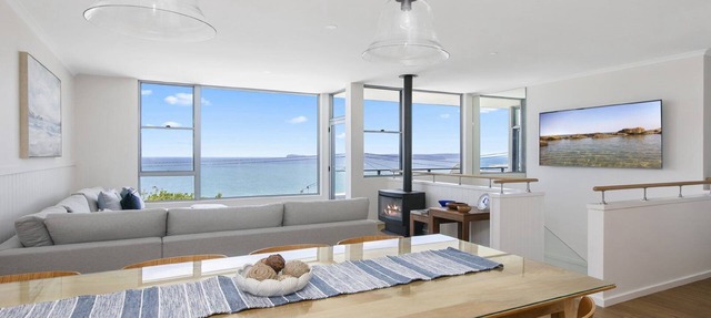 Stay 3 Pay 2 Amazing Views and Hot tub in KILLCARE HEIGHTS