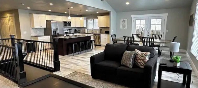 Stellar Sandy Getaway - New Remodel - Big Groups! in Sandy
