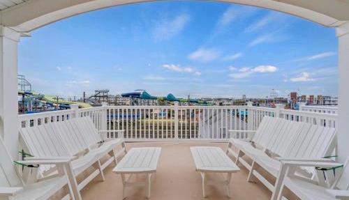 Steps From Beach & Boardwalk, Ocean Views with 5 Decks, 3 Cars in Seaside Heights