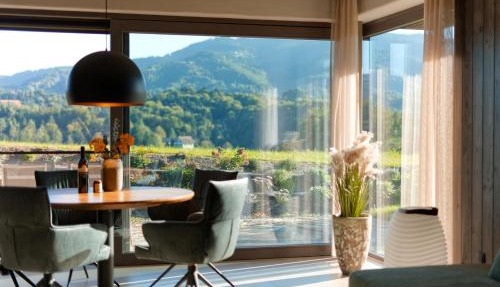 Stilvolles Ferienhaus Südsteiermark ruhige Lage top Aussicht & E-Ladestation in Eibiswald