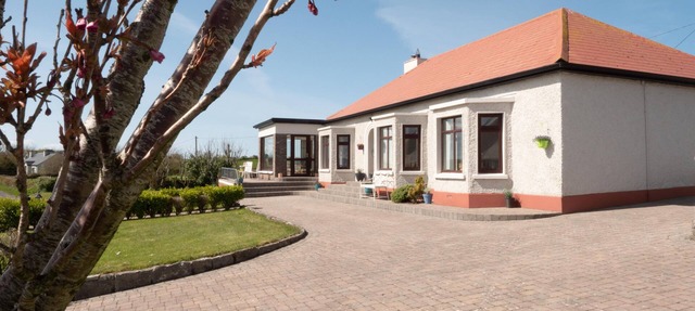 STUNNING 4 bed, 2 bath big, bright farmhouse. Spectacular Sea/Mountain views. in Ballinfull