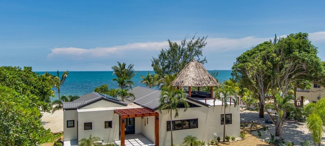 Stunning Contemporary Beach House on the Sea in Placencia