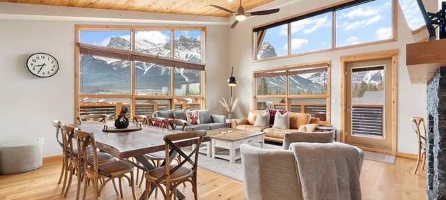 Stunning Penthouse with Mountain Views + Parking in Canmore