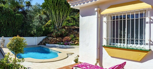 Stunning private villa for 4 guests with private pool, WIFI and terrace in Monda