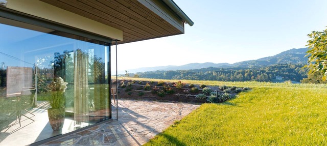 Stunning view | 2 bathrooms, 2 toilets, fireplace, electric charging station in Bischofegg
