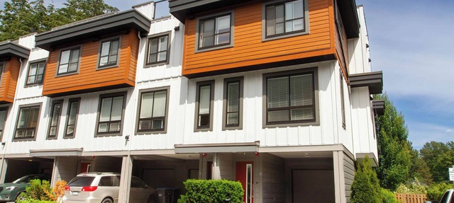 Stylish 3 bedroom townhome with rooftop patio in Squamish