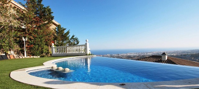 Sunny house - Infinity pool with spectacular views in Cabrils