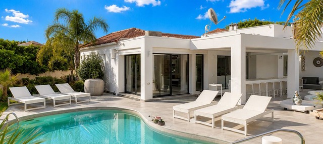 SUPERB VILLA NEAR THE SEA - SWIMMING POOL - INTERIOR JACCUZI - HAMAM - in Empuriabrava