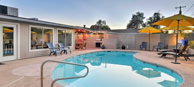 Swim, Putt & Explore! Classic Desert Phoenix Ranch in Phoenix
