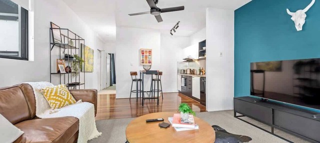 Tasteful Teneriffe! ~ 1Bed, 1Bath, Balconies in Teneriffe