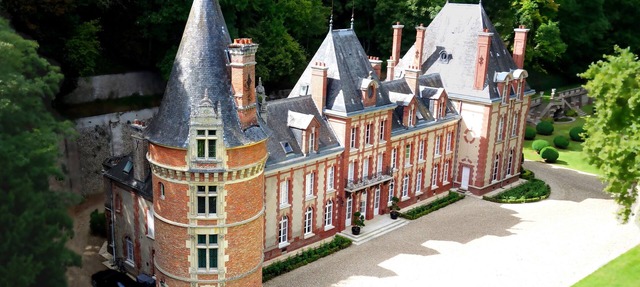 The charm, refinement and luxury of a Chateau with the comfort of the 21st century in Bazincourt-Sur-Epte