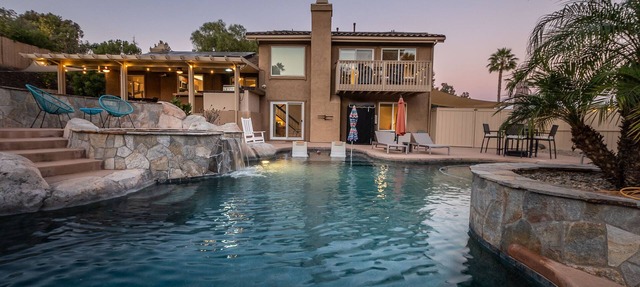 The Hidden Retreat- Pool Slide/Game Room/Mini Golf/Pool & Hot Tub in Escondido