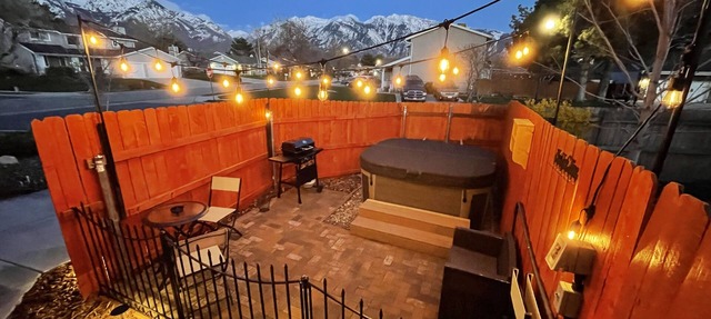 THE HIDEAWAY: Charming, 2-bedroom apartment near ski slopes & Wasatch Mountains. in Sandy