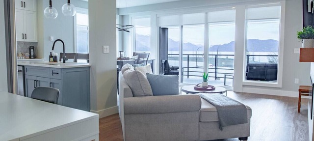 The Oasis | Lake + Mtn Views + Fireplace + Sleeps 6 in Harrison Hot Springs