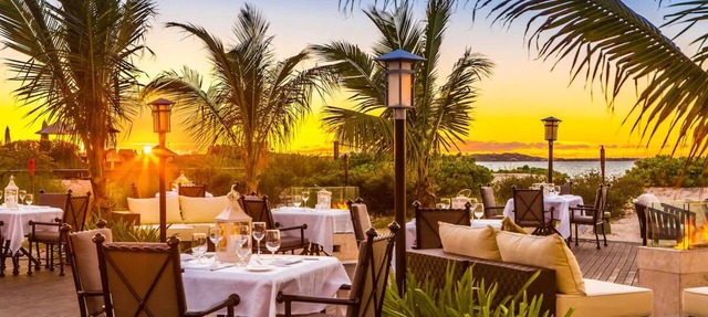 The Palms, 3-bedroom Deluxe Oceanfront Suite – Infinity Pool & Beach Access in The Bight Settlement