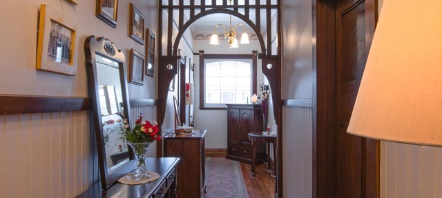 The Postmaster Inn Bed and Breakfast - Smithton R3 - Free Continental Breakfast in Smithton