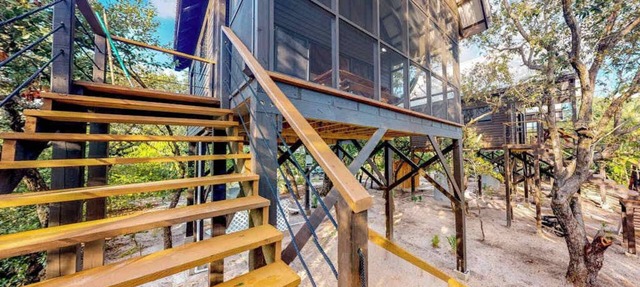 Three forest cabanas with verandas, hammocks, WiFi & partial AC - walk to beach in Placencia